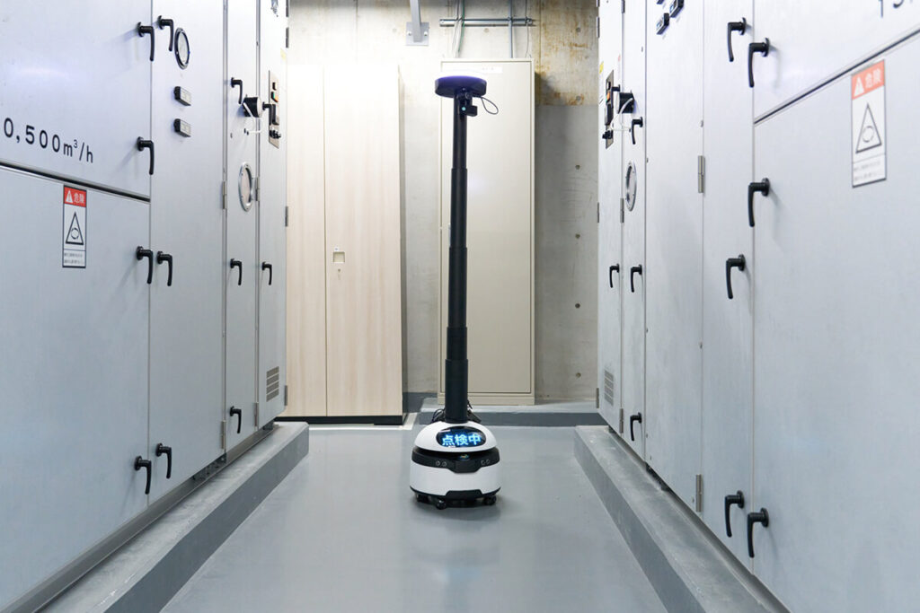 現場に行かない点検業務の推進で、70%の省人化を実現